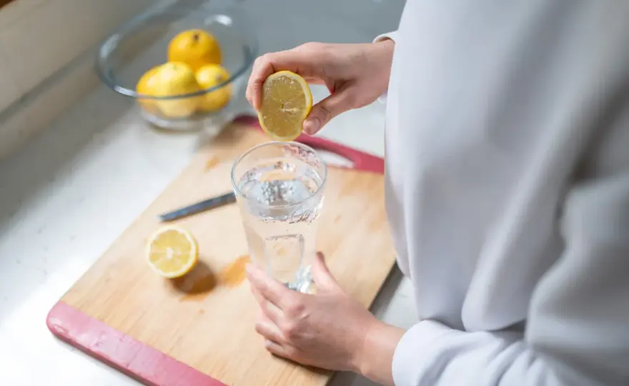 Zitronenwasser - Was bringt die tägliche Routine wirklich?