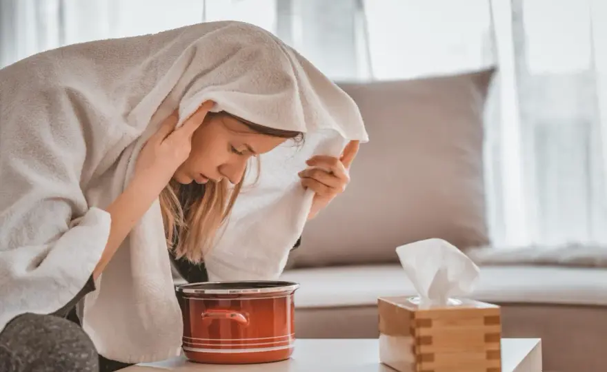 Inhalacje w domu: Jak bezpiecznie leczyć katar, kaszel i zatoki?