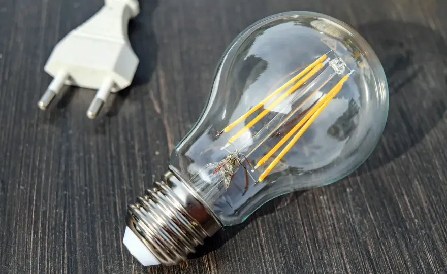 Żarówka 9W LED ile to wat? Poznaj prawdę o lumenach