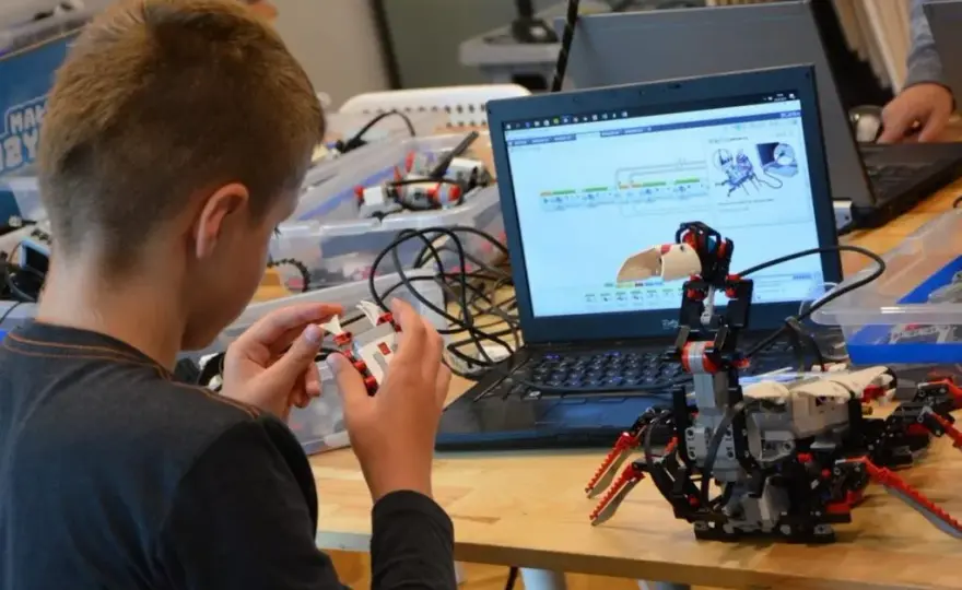Robotyka dla dzieci: jak wybrać najlepsze zajęcia i ile kosztują?