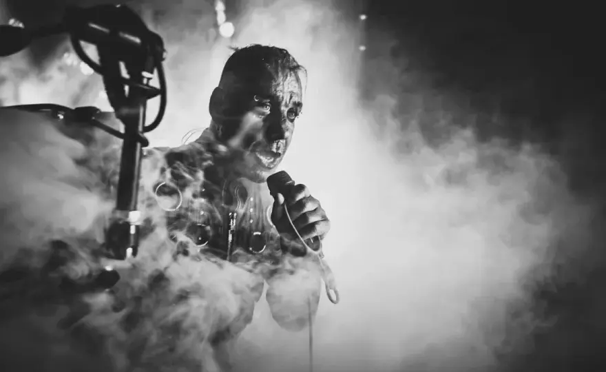 Lindemann "Knebel" - Analiza utworu. Co kryje prowokacja?