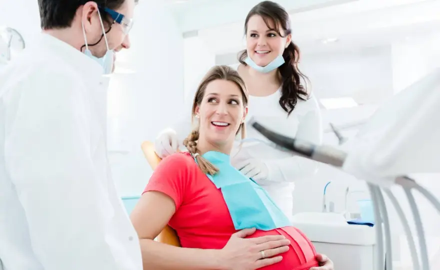 Zapalenie dziąseł w ciąży - Co robić i kiedy do dentysty?
