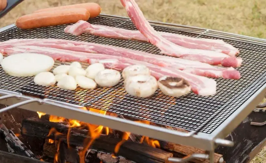 Jak mata teflonowa na grilla może uprościć grillowanie i sprzątanie
