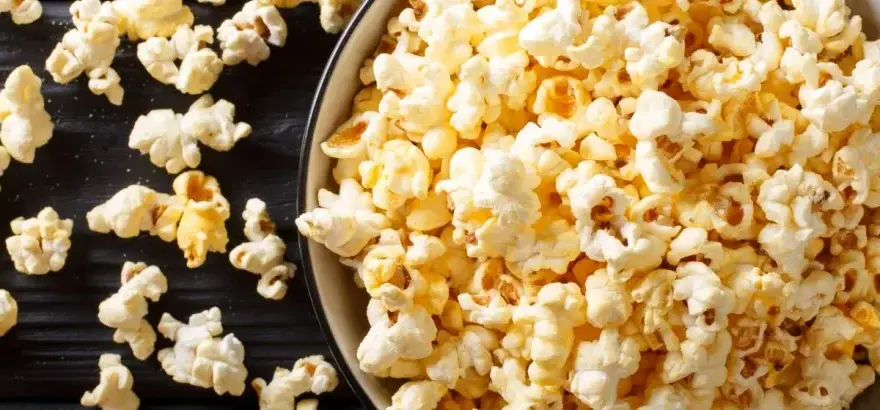 Jak zrobić popcorn do mikrofali na patelni i cieszyć się smakiem