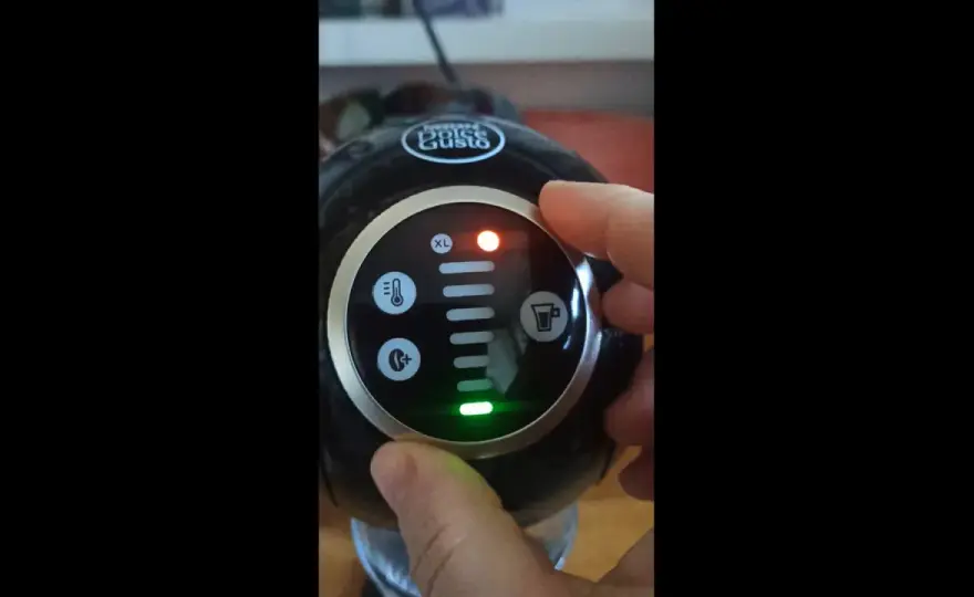 Ekspres Dolce Gusto cieknie? Diagnoza i naprawa wycieku wody!