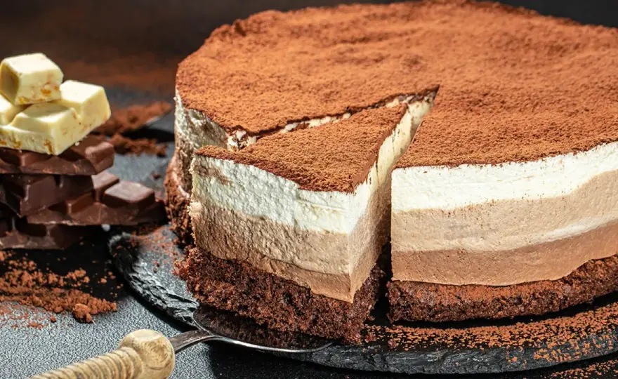 Tarta tres chocolates sin horno con capas perfectas