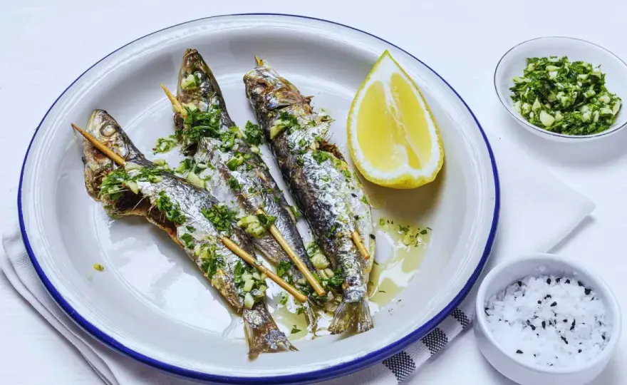 Sardinas a la plancha jugosas y con la piel dorada