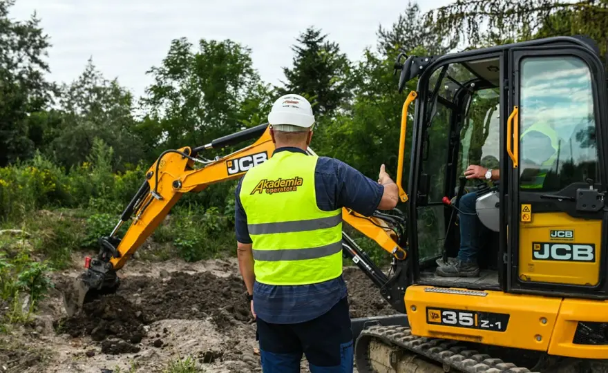 Ile trwa kurs na koparkę? Czas, wymagania i egzamin