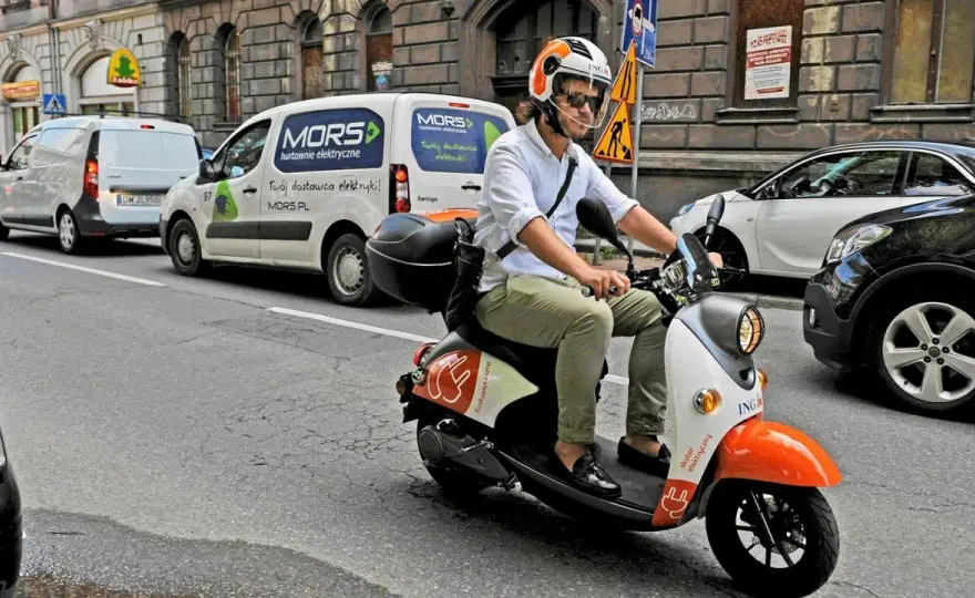Prawo jazdy AM - Jak zdobyć? Koszty, egzamin, pułapki
