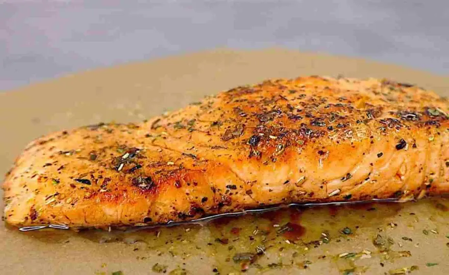 Salmone in padella perfetto - La guida per un filetto succoso