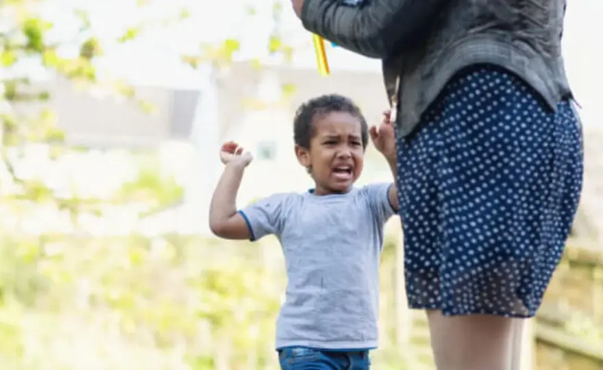 Mi hijo de 4 años pega - ¿Qué hacer y cómo poner límites?