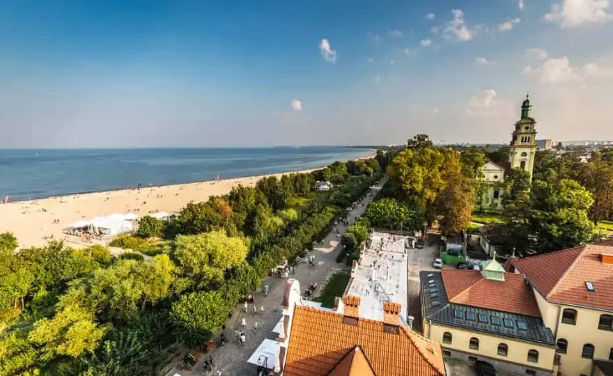 Ile kosztuje nocleg nad morzem? Sprawdź ceny i oszczędzaj na wakacjach