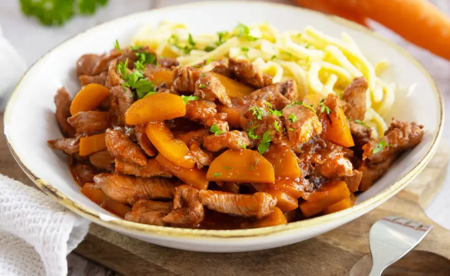 Putengulasch Rezept - So wird das Fleisch nie wieder trocken
