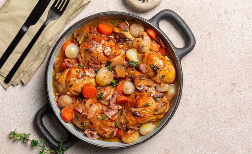 Coq au Vin - So gelingt das perfekte Schmorgericht