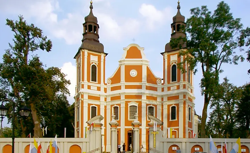 Sanktuarium Lubasz - niezwykłe miejsce kultu Królowej Rodzin w Wielkopolsce