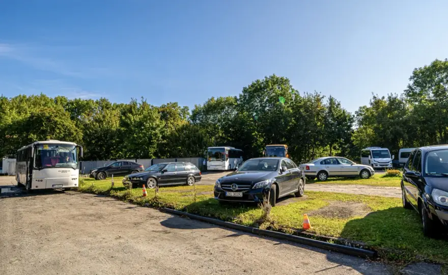 Gdzie zaparkować samochód w Kołobrzegu - uniknij problemów z parkowaniem