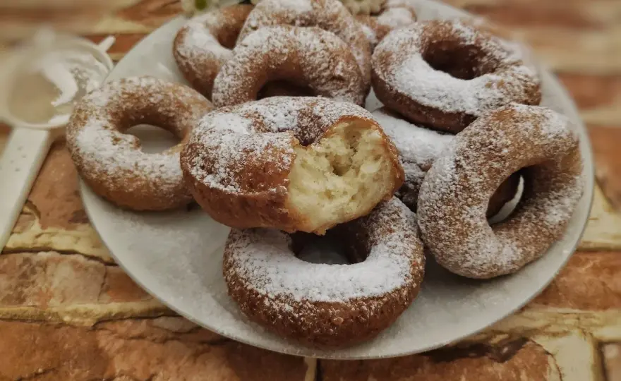 Puszyste oponki z twarogu - przepis na idealne!