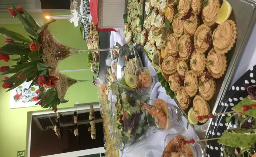 Catering świąteczny Piaseczno: Menu, ceny i szybkie zamówienie
