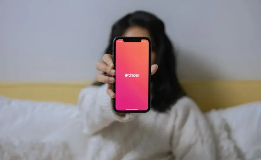 Jak znaleźć kogoś na Tinderze? Skuteczne metody i porady