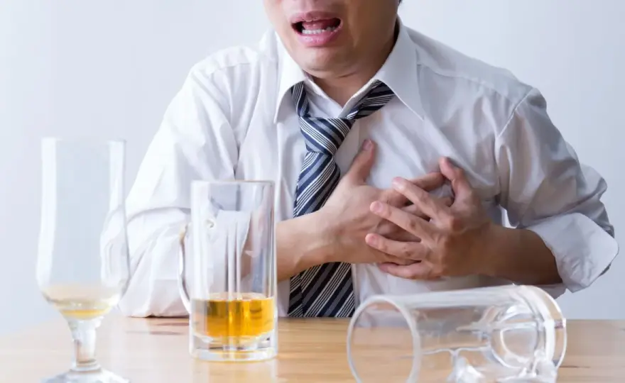 Kołatanie serca po alkoholu w nocy - jak uspokoić puls i co robić?