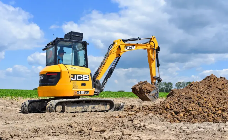 Minikoparki JCB: Przewodnik po cenach, modelach i kosztach eksploatacji