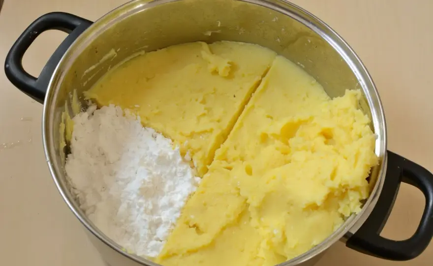 Ile się gotuje kluski śląskie? Odkryj sekrety idealnych klusek