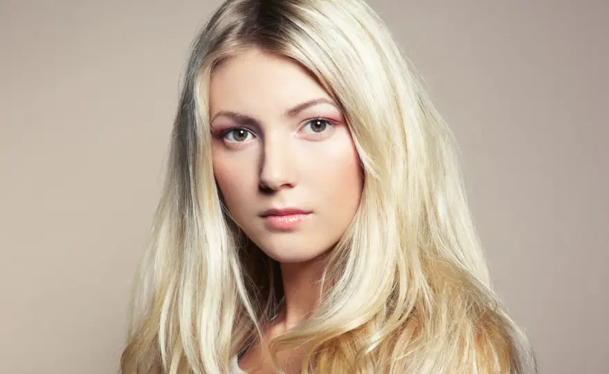 Pielęgnacja blond włosów - Jak utrzymać piękny odcień?