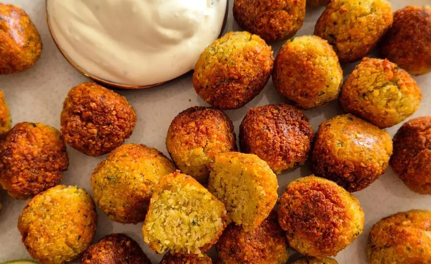 Vegane Falafel selber machen - Außen knusprig und innen saftig