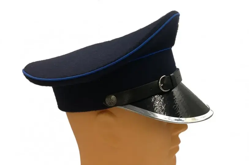 Jak nazywa się czapka policjanta? Odkryj jej znaczenie i rodzaje