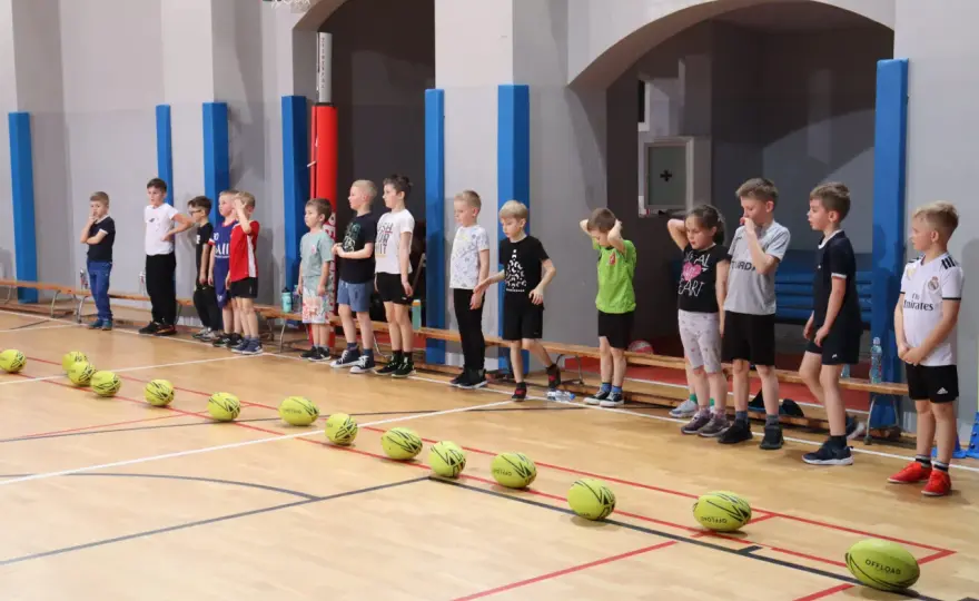 Najlepsze gry i zabawy ruchowe dla klas 4-6: Aktywne pomysły na WF