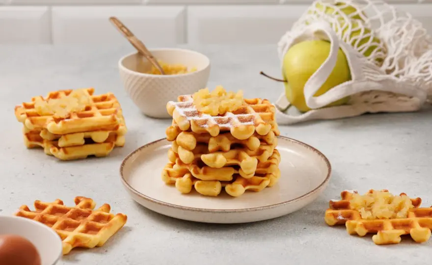 Waffelteig mit Apfelmus - So gelingen saftige Waffeln