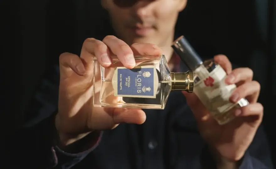 Benzoesan benzylu w perfumach - Utrwala czy uczula? Zobacz!
