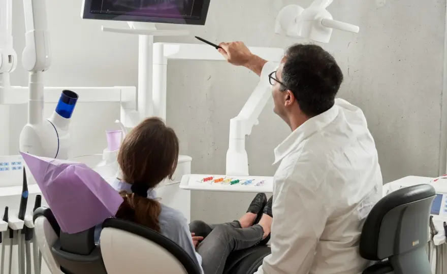 Dentysta w Polsce: Ile zarobisz? Mediana, specjalizacje, własny gabinet