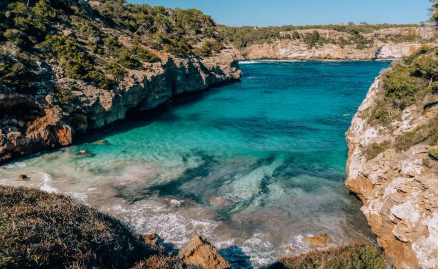 Najlepsze atrakcje w Cala D'Or, które musisz zobaczyć na Majorce