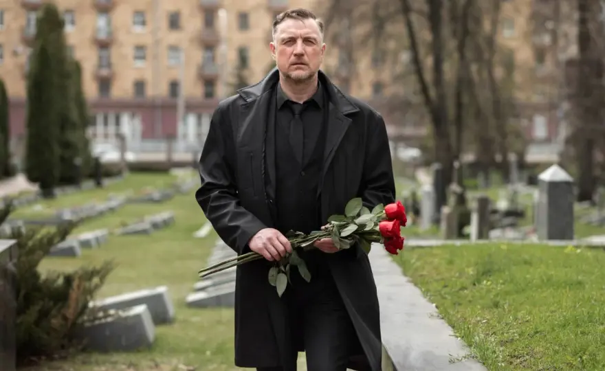 Sennik widzieć zmarłego męża: Znaczenie i interpretacja snów o ukochanym
