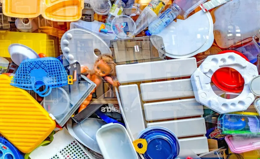 Surowce wtórne: Co to jest? Poznaj definicję, rodzaje i recykling