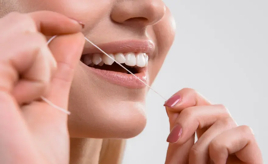 Scovolino interdentale - Usalo bene per denti e gengive sane