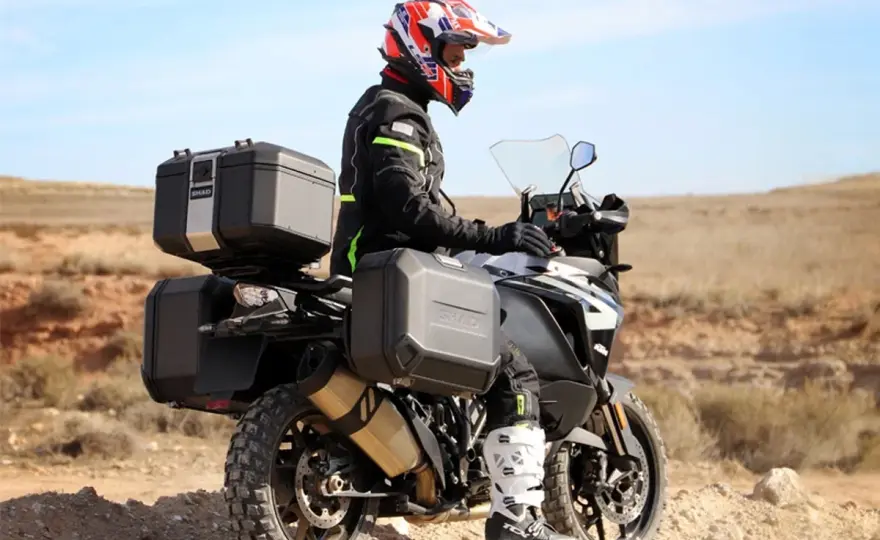 Baúl moto: ¿Top case o maleta? Elige bien y sin errores
