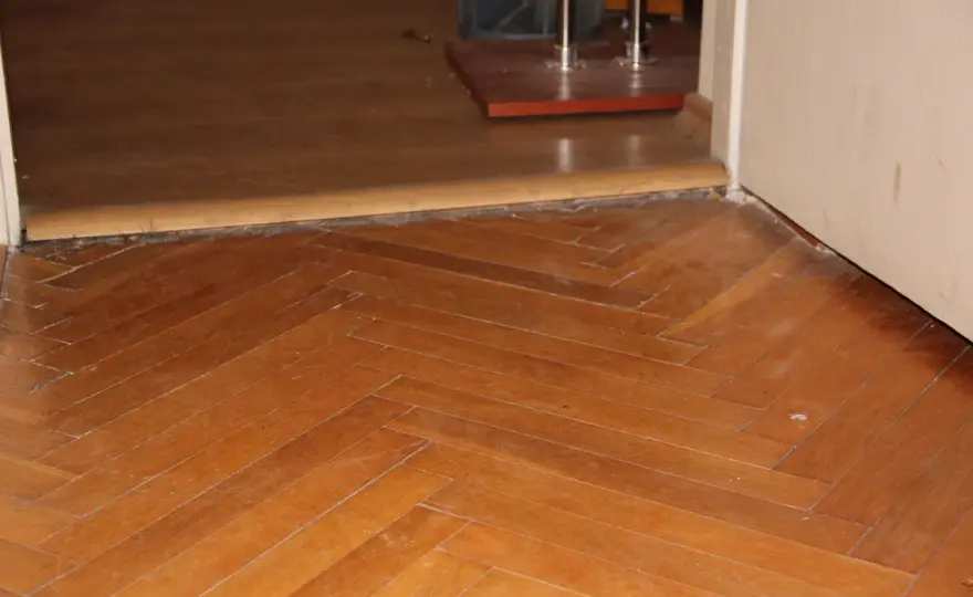 Co położyć na stary parkiet? Najlepsze rozwiązania do renowacji powierzchni