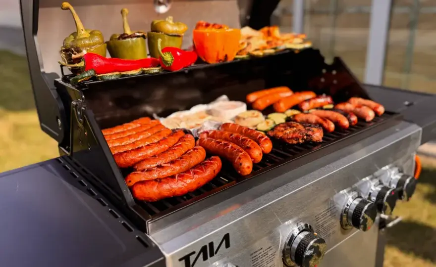 Grill z funkcją wędzenia – wybierz najlepszy model dla smaku dymu