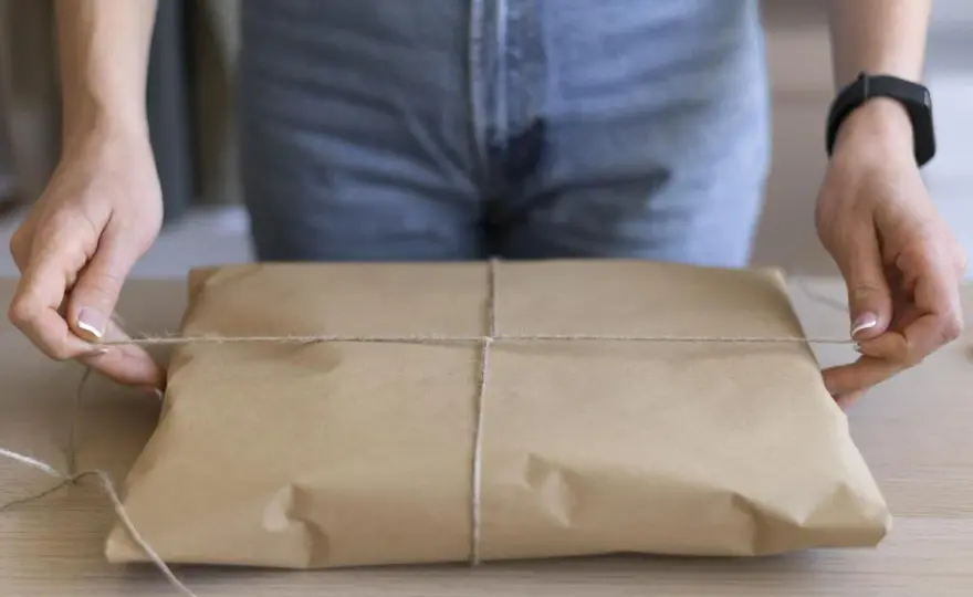 Jak pakować paczki? Przewodnik po bezpiecznej i taniej wysyłce