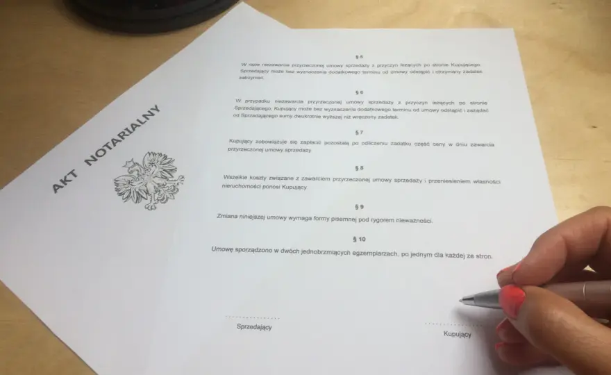 Umowa przedwstępna bez notariusza - Czy warto ryzykować? Wzór