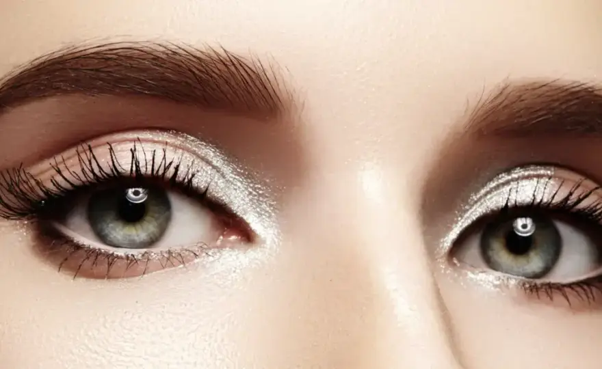 Makijaż doe eyes - powiększ oczy bez przerysowania. Jak?