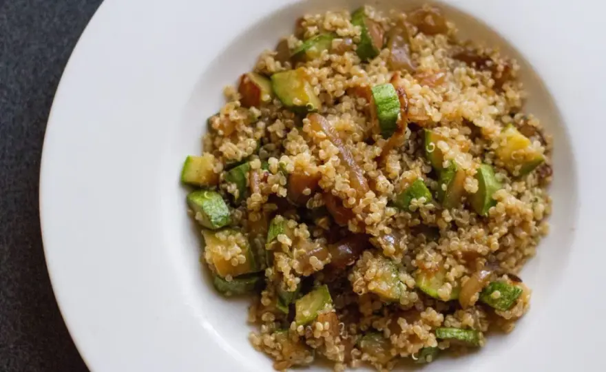 Quinoa con verdure: la guida per un contorno perfetto