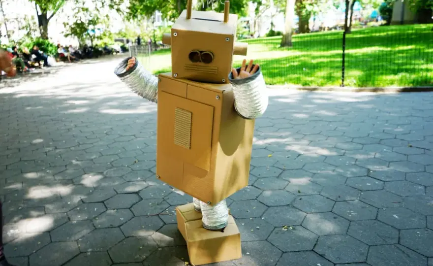 Jak zrobić strój robota z kartonu – prosty sposób na kreatywny kostium