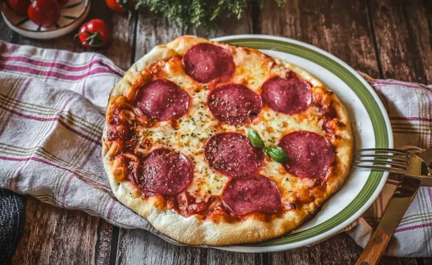 Pizza Salami Perfekt Backen - Dein Guide für Knusper-Glück