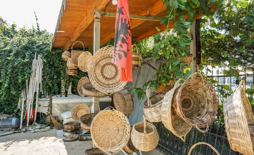 Co warto przywieźć z Albanii? Najlepsze pamiątki i lokalne smaki