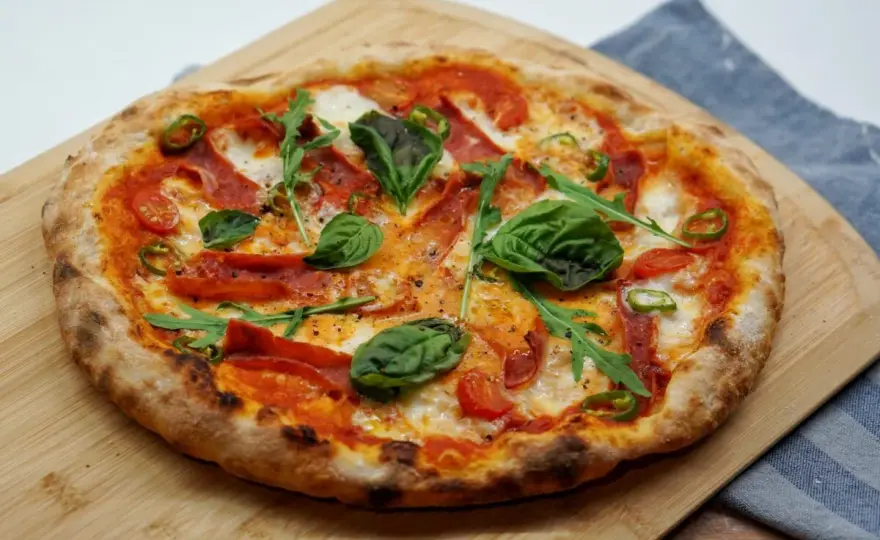 Czy pizza jest niezdrowa? Odkryj, co naprawdę kryje się w składnikach