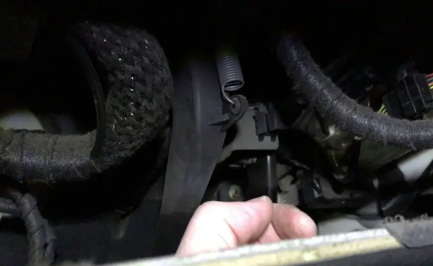 Jak wymienić czujnik kąta skrętu w BMW E46 i uniknąć problemów