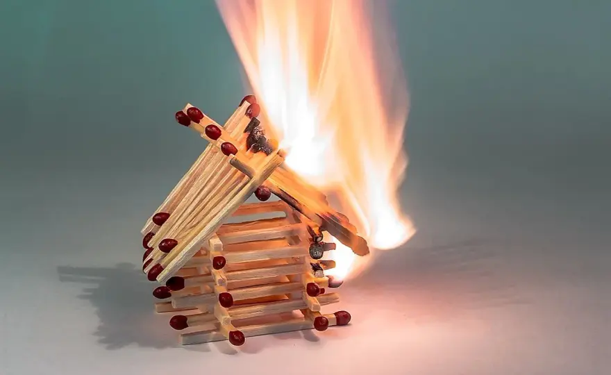 Ab wann brennt Holz wirklich? Die Wahrheit über Zündung